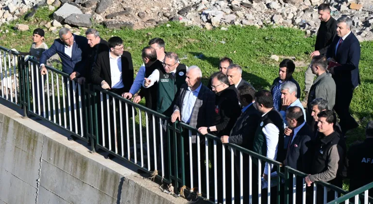 Siirt Valisi Kızılkaya, selden etkilenen Kurtalan ilçesinde incelemelerde bulundu