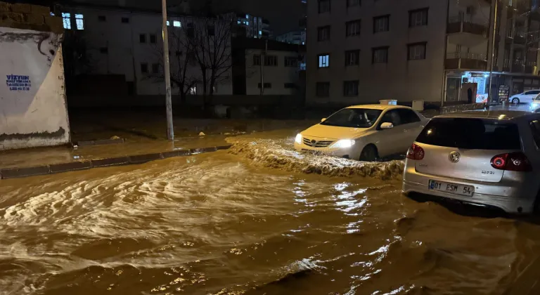 Siirt’in Kurtalan ilçesinde sağanak etkili oldu