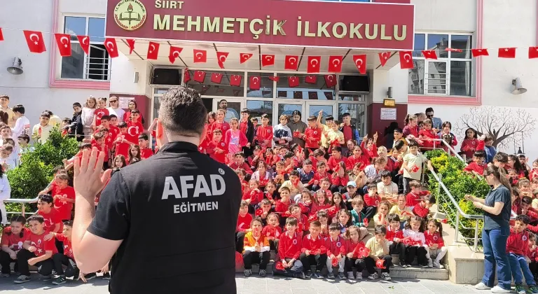 Siirt'te jandarma ve AFAD ekipleri, 1300 öğrenciye farkındalık eğitimi verdi