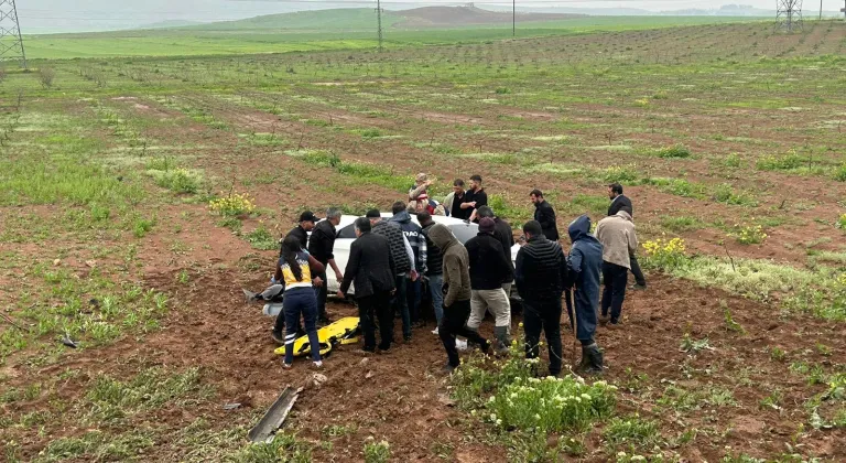 Siirt’te otomobil ile kamyonetin çarpıştığı kazada 2 kişi öldü, 3 kişi yaralandı