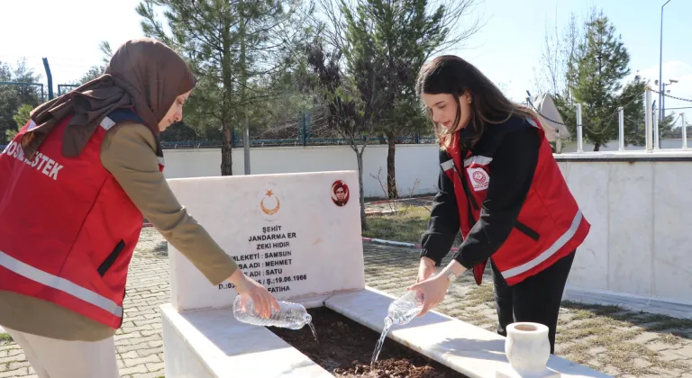 Siirt'te şehitliklerde bakım, onarım ve temizlik çalışması başlatıldı
