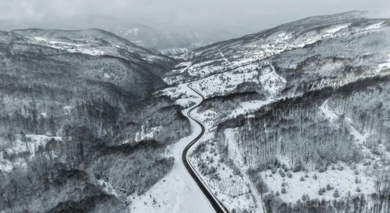 Sinop'ta 1600 rakımlı Çangal Dağı'ndaki kar manzarası dronla görüntülendi