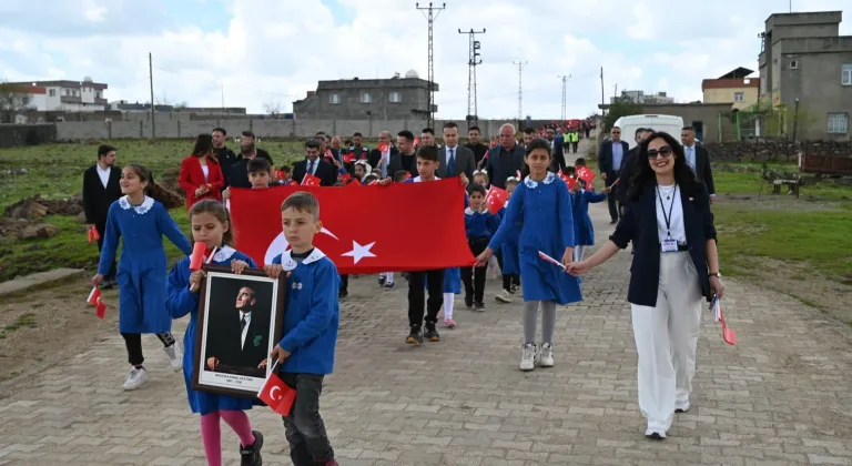 Şırnak'ta "23 Nisan Neşesi Köylerde Projesi" kapsamında bando eşliğinde yürüyüş yapıldı