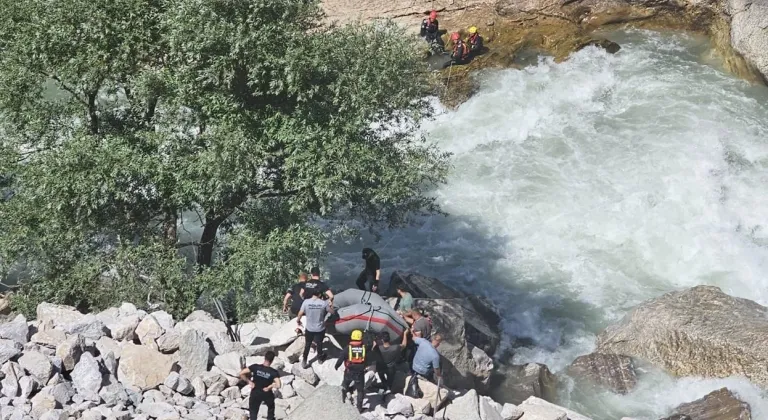 Şırnak'ta balık tutarken Habur Çayı'na düşen kişiyi arama çalışmaları sürüyor