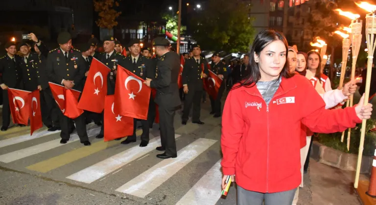 Şırnak'ta Cumhuriyet Bayramı dolayısıyla fener alayı düzenlendi