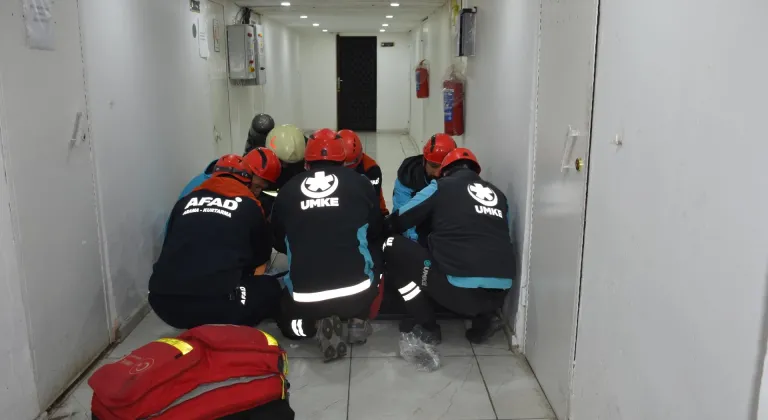 Şırnak'ta Deprem Haftası kapsamında farkındalık eğitimi ve tatbikatı yapıldı