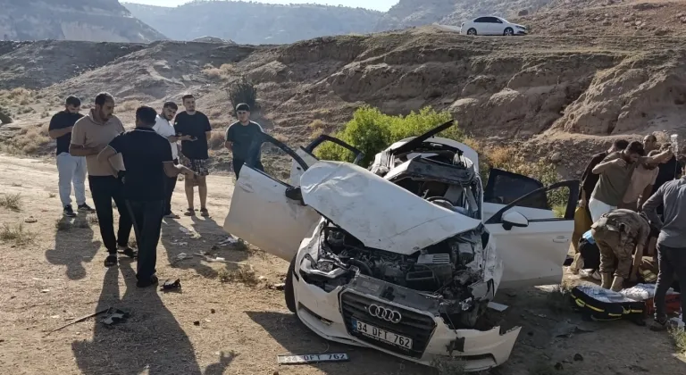 Şırnak'ta otomobilin şarampole devrildiği kazada 4 kişi ağır yaralandı