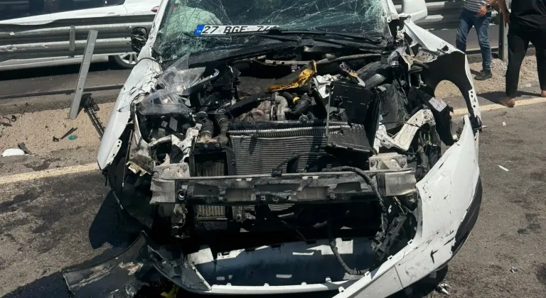Şırnak'ta refüje çarpan kamyonetteki 5 kişi yaralandı