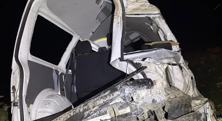 Şırnak'ta şarampole devrilen kamyonetin sürücüsü ağır yaralandı