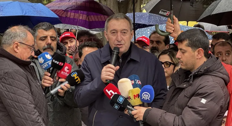 Sırrı Süreyya Önder vefatının birinci yılında kabri başında anıldı