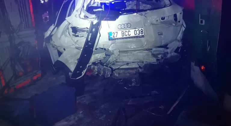 Sivas'ta 4 aracın karıştığı zincirleme trafik kazasında 8 kişi yaralandı