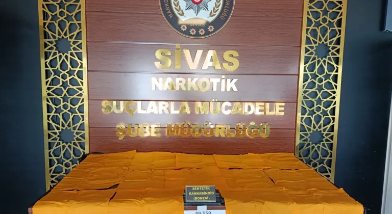 Sivas'ta uyuşturucu operasyonunda yakalanan 3 zanlıdan 2'si tutuklandı