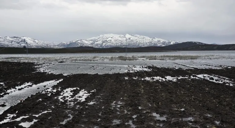 Sivas'ta yüzlerce dönüm tarım arazisi su altında kaldı