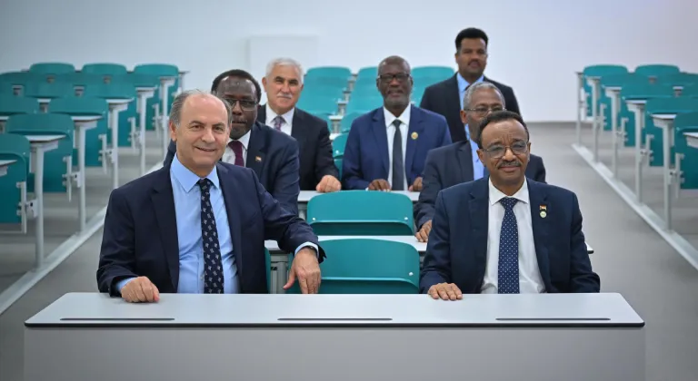Sudan Yükseköğretim ve Bilimsel Araştırma Bakanı Mohamed, THK Üniversitesini ziyaret etti