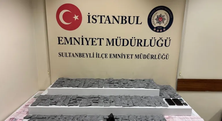 Sultanbeyli'de düzenlenen uyuşturucu operasyonunda yakalanan 4 zanlı tutuklandı