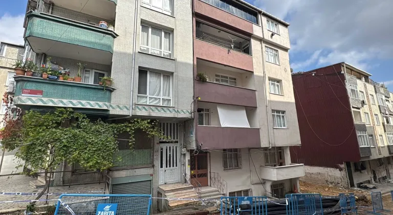 Sultangazi'de inşaat temeli kazısı sırasında hasar oluşan 3 bina boşaltıldı