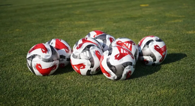 Süper Lig’in 2025-2026 sezonunda kullanılacak resmi maç topu tanıtıldı