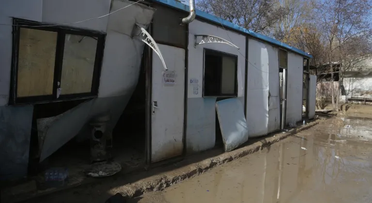 Suriye'nin İdlib ilinde bir hastane sel nedeniyle kullanılamaz hale geldi