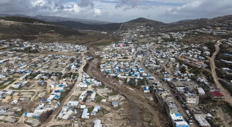 Suriye'nin İdlib ilinde şiddetli yağışlar 15 kampı vurdu, 300 çadır kullanılamaz hale geldi