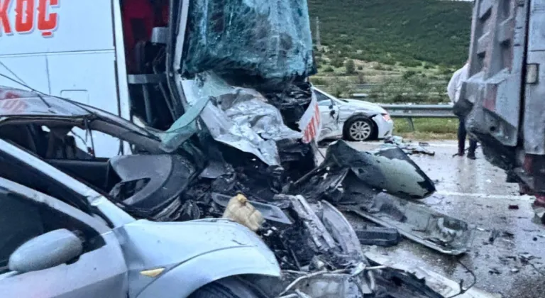 TAG Otoyolu'ndaki zincirleme trafik kazasında 1'i ağır 5 kişi yaralandı