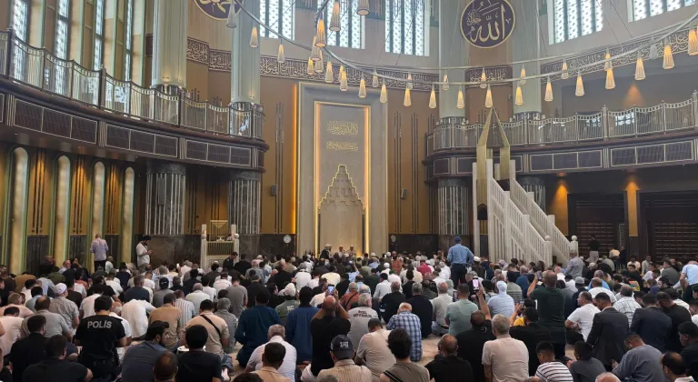 Taksim Camisi'nde 30 Ağustos Zafer Bayramı dolayısıyla şehitler için hatim ve mevlit programı