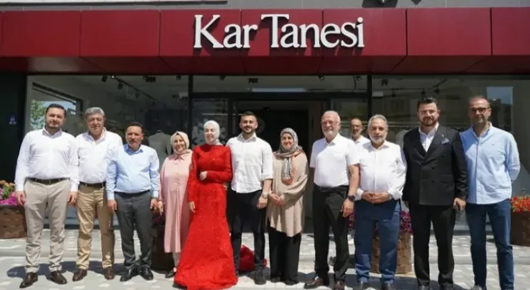 Talas’ta Karbeyaz Gelinlik Evi Beğeni Topladı









