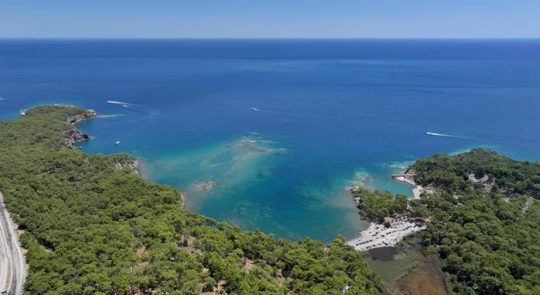 Tarih ile doğanın buluştuğu Phaselis, antik kalıntılar arasında yüzme deneyimi sunuyor
