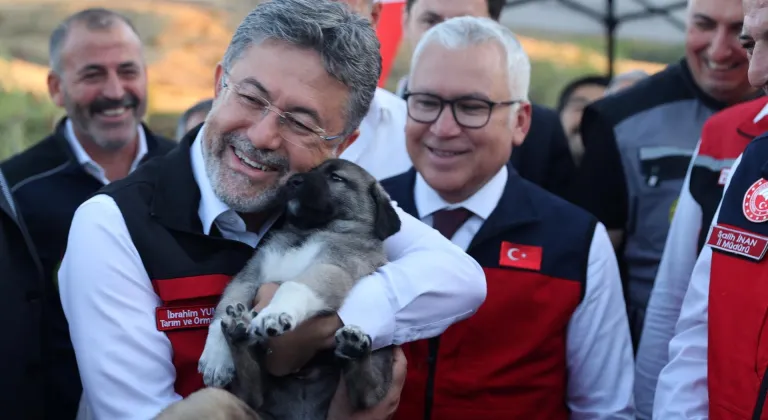 Tarım ve Orman Bakanı Yumaklı, Sivas'ta bal sağımı programında konuştu: