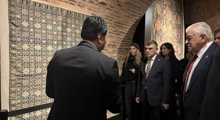 "Tasavvuf'tan Biçime Dokuma Sanatında Kutsal Geometri" sergisi İstanbul'da açıldı