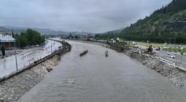 Taşkın riski bulunan Yeşilırmak Nehri dronla görüntülendi