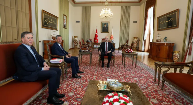 TBMM Başkanı Kurtulmuş, CHP Genel Başkanı Özel'i kabul etti