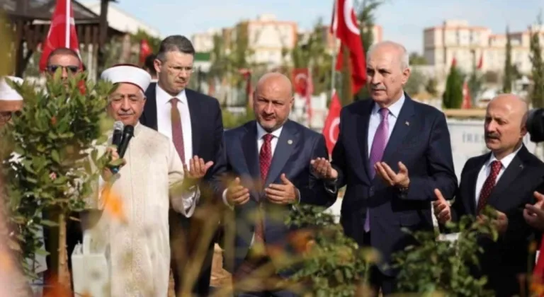 TBMM Başkanı Kurtulmuş deprem şehitleri kabristanı ziyaret etti