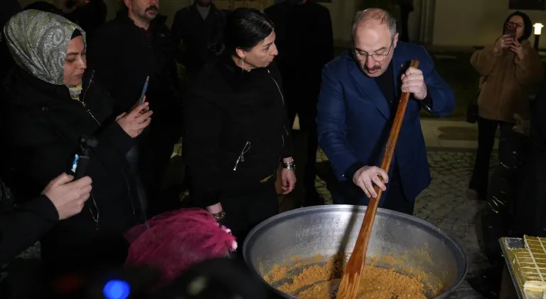 TBMM Sanayi Komisyonu Başkanı Varank, Ankara'da vatandaşlarla sahurda buluştu: