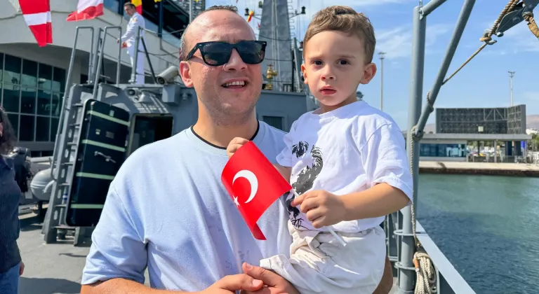 TCG Karşıyaka gemisi İzmir'de ziyarete açıldı