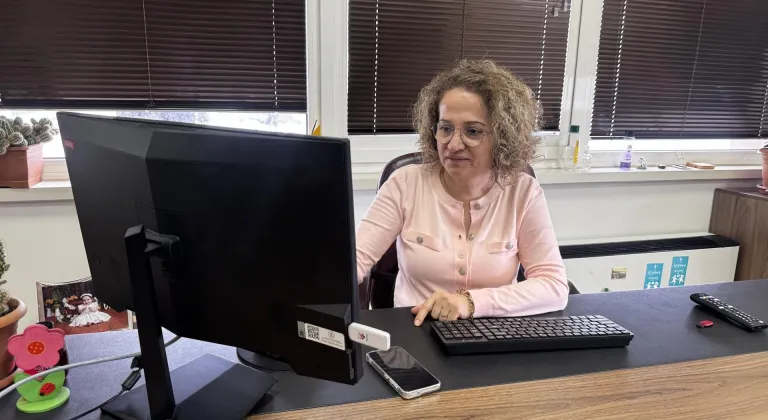 Tekirdağ Halk Kütüphanesi Müdürü Hamide Çakır, AA'nın "Yılın Kareleri" oylamasına katıldı