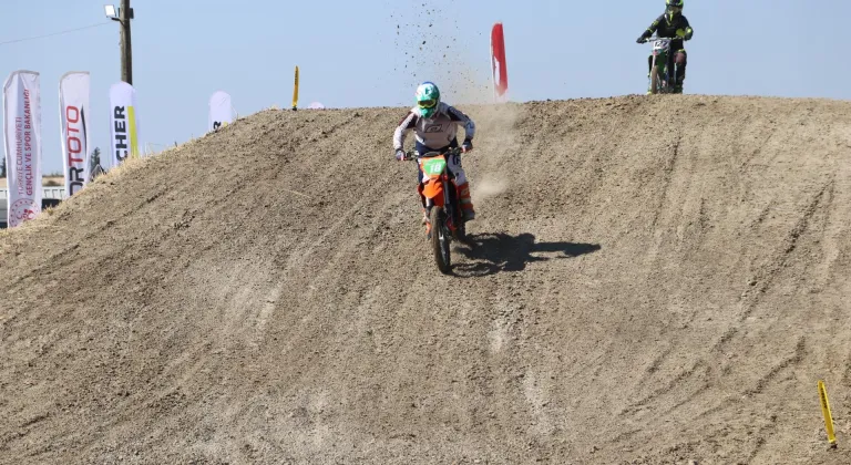 Tekirdağ'da Avrupa Motokros Şampiyonası ile Türkiye Motokros Şampiyonası'nın yarışları başladı