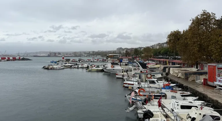 Tekirdağ'da fırtına balıkçıları olumsuz etkiledi