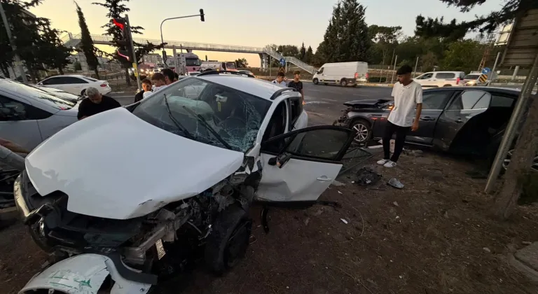 Tekirdağ'da iki otomobil çarpıştı, 6 kişi yaralandı