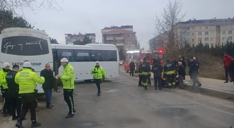 Tekirdağ’da işçi servislerinin çarpıştığı kazada 19 kişi hafif yaralandı