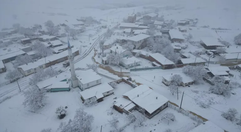Tekirdağ'ın yüksek kesimlerinde kar yağışı etkili oluyor
