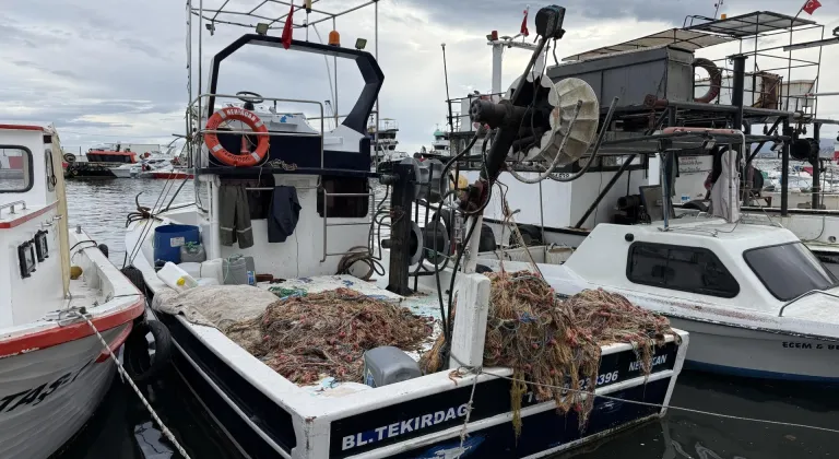 Tekirdağlı küçük tekne balıkçıları karides için ağ atmaya hazırlanıyor