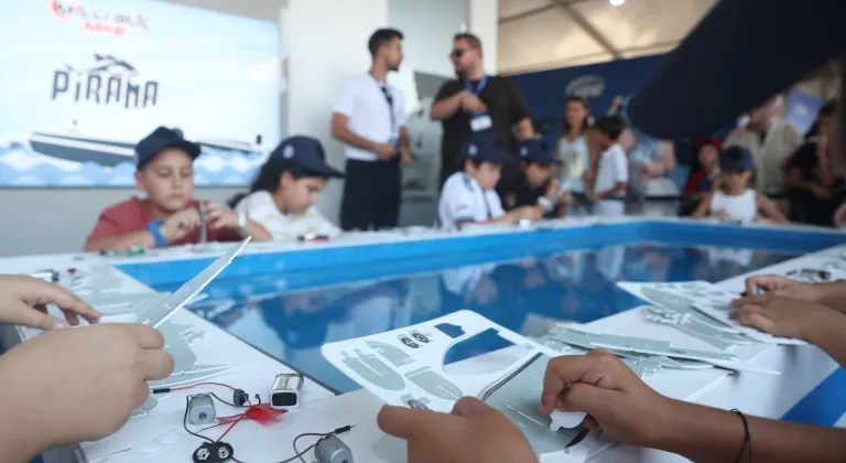 TEKNOFEST Mavi Vatan'da çocuklar PİRANA'nın maketini yapıp yüzdürdü