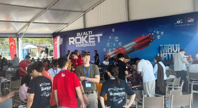 TEKNOFEST Mavi Vatan'da gençlerin su altı roketleri jüri karşısında