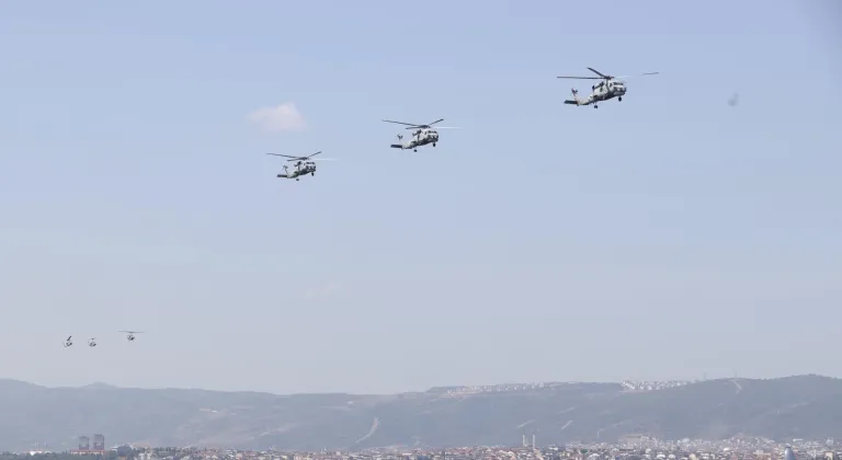 TEKNOFEST Mavi Vatan'ın hava gösterileri Gölcük'te beğeni topladı