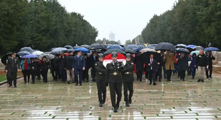 TEMAD'dan 17 Ekim Dünya Astsubaylar Günü dolayısıyla Anıtkabir'e ziyaret