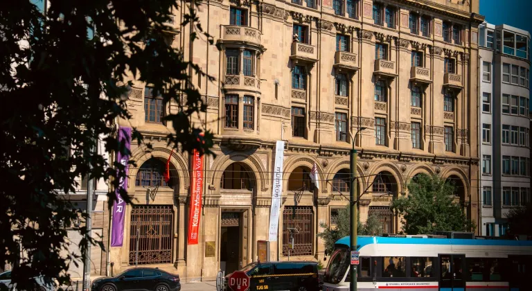 Temas sergisi Karaköy Palas'ta ziyaretçilerle buluşuyor