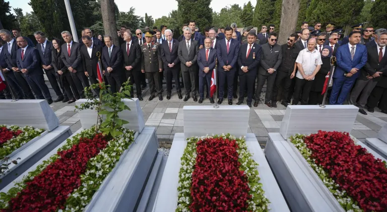 Ticaret Bakanı Bolat, Edirnekapı 15 Temmuz Şehitliği'ndeki anma programında konuştu: