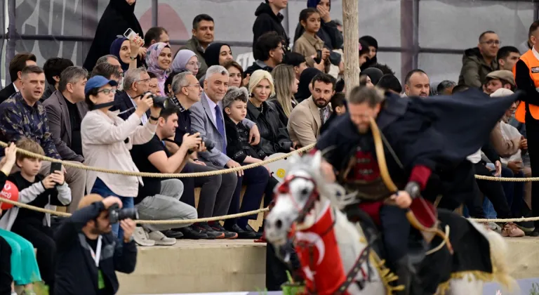 Ticaret Bakanı Bolat, torunlarıyla 8. Etnospor Kültür Festivali'ne katıldı