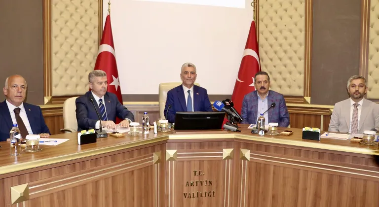 Ticaret Bakanı Ömer Bolat Artvin'de STK temsilcileriyle bir araya geldi: