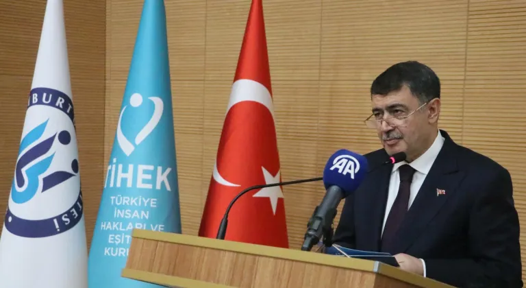 TİHEK Başkanı Şahin, Bayburt'ta İnsan Hakları İstişare Toplantısı'nda konuştu: